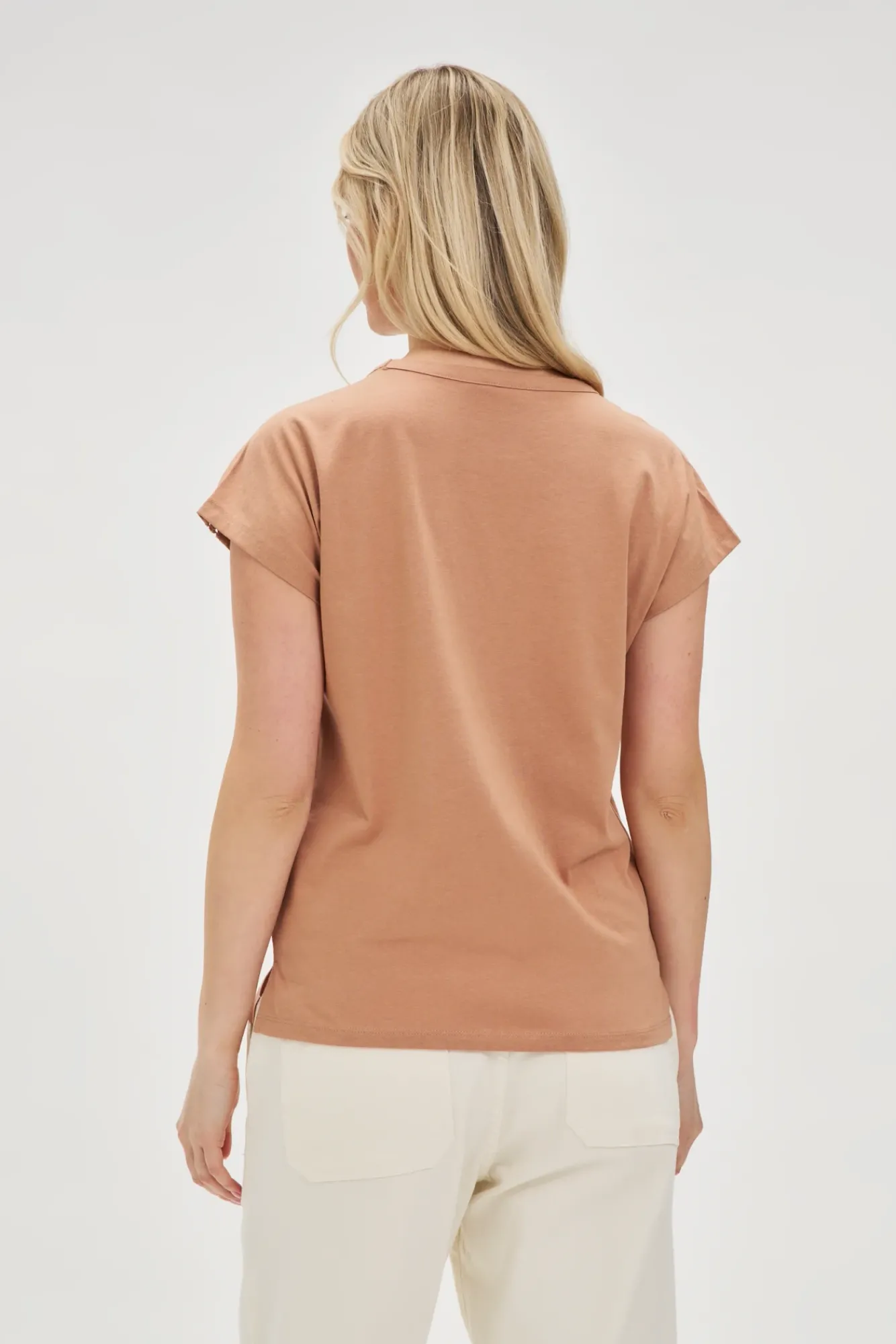 Bluzki Brązowe|Bluzki Bawełniane>Moodo Bawełniany t-shirt z kieszonką brązowy