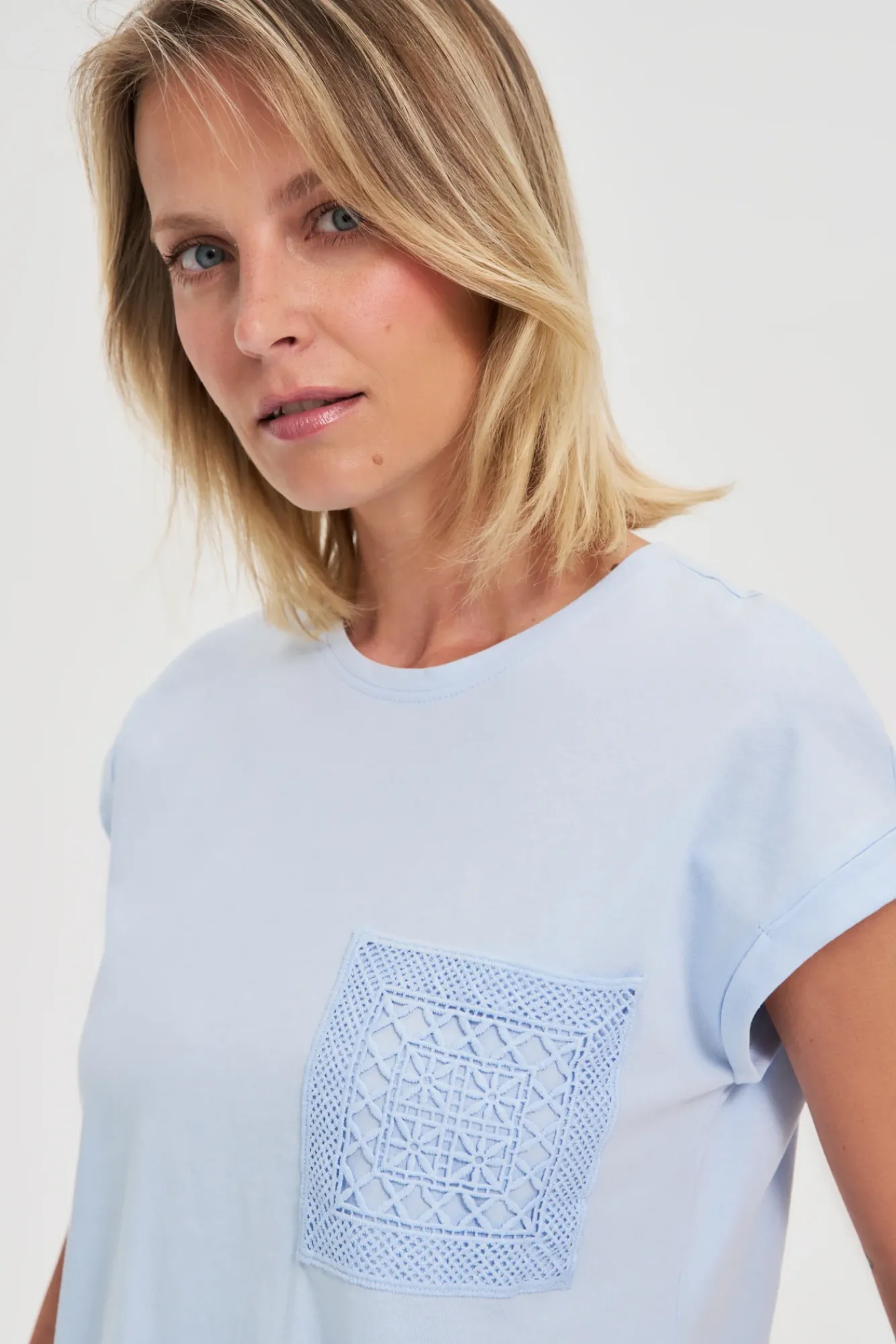 Bluzki Bawełniane|Bluzki Z Krótkim Rękawem>Moodo Bawełniany t-shirt z kieszonką błękitny