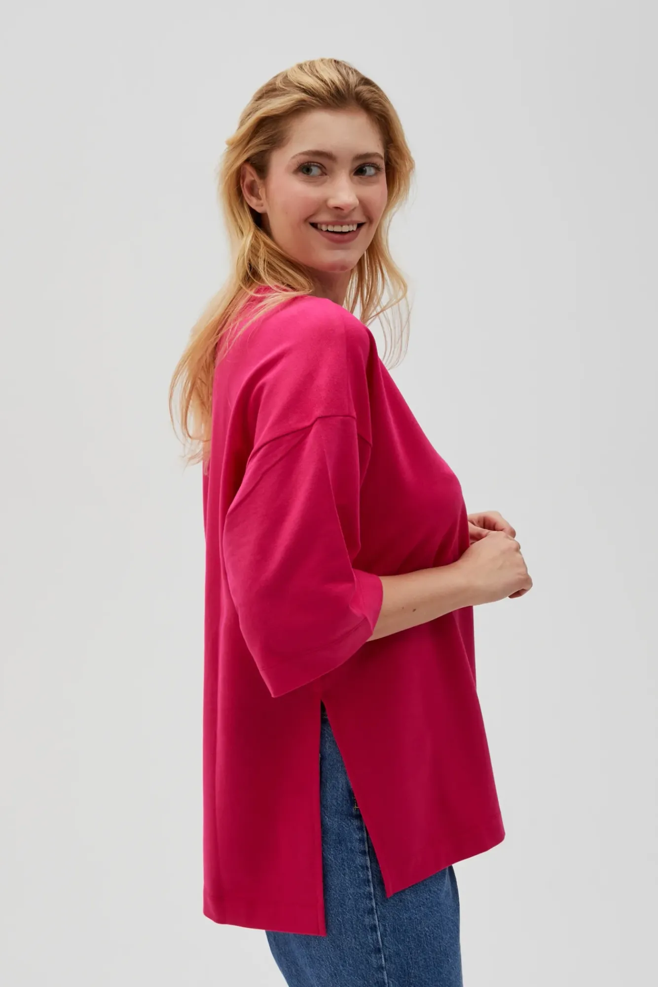Bluzy Wiosenne|Bluzy Damskie Bez Kaptura>Moodo Bluza oversize fuksjowa