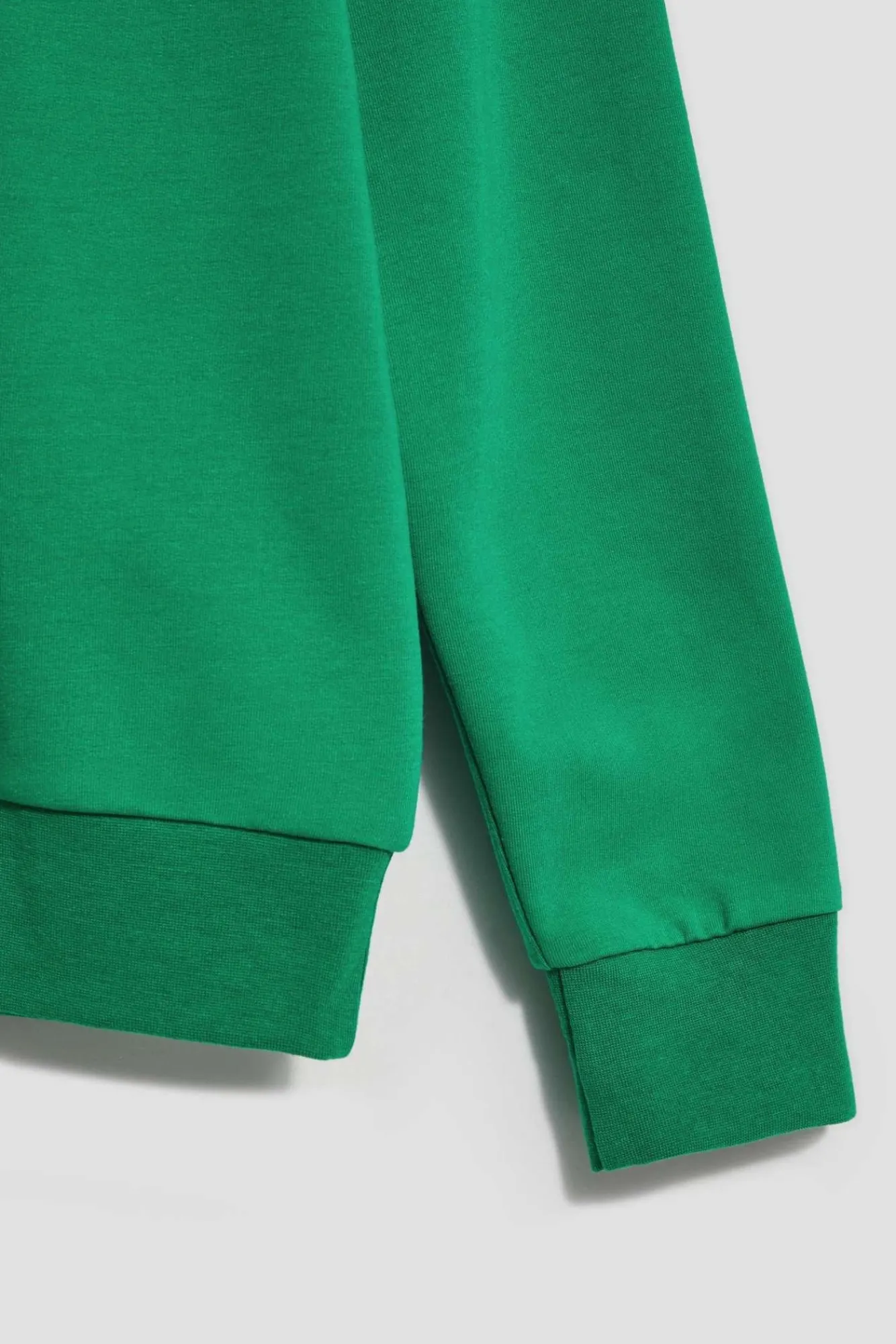 Bluzy Wiosenne|Bluzy Damskie Krótkie>Moodo Bluza z dekoltem na plecach zielona