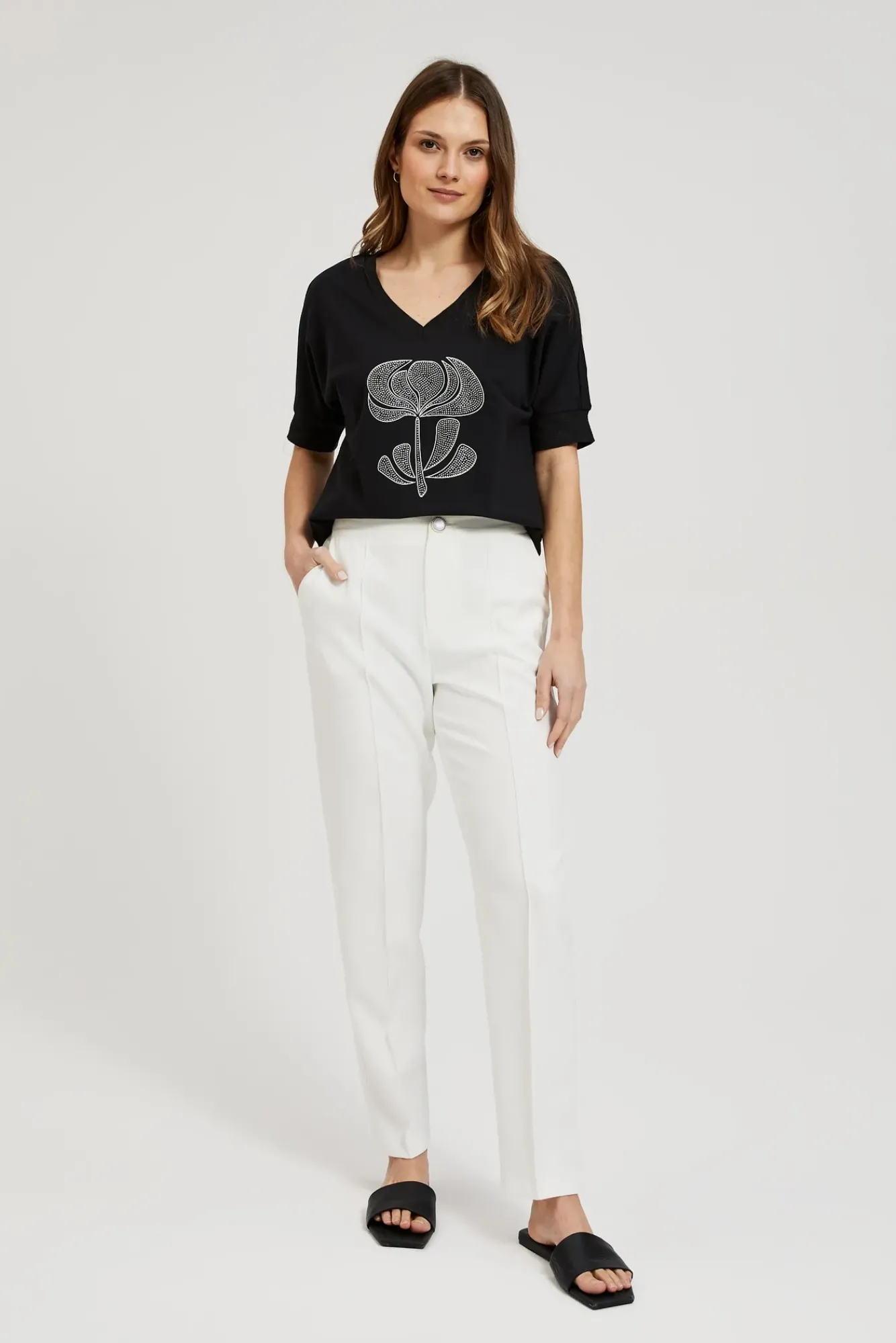 Bluzy Damskie Czarne|Bluzy Wiosenne>Moodo Bluza z dżetami czarna