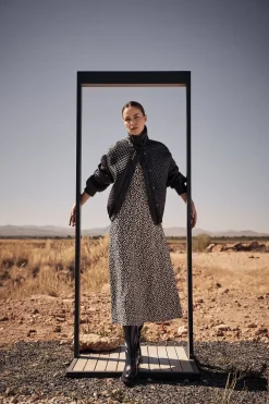 Kurtki Krótkie|Kurtki Oversize>Moodo Krótka pikowna kurtka czarna